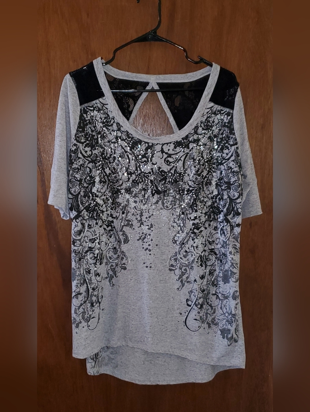 Maurices Premium Plus Sz 2 Grey Graphic Top Cut Out